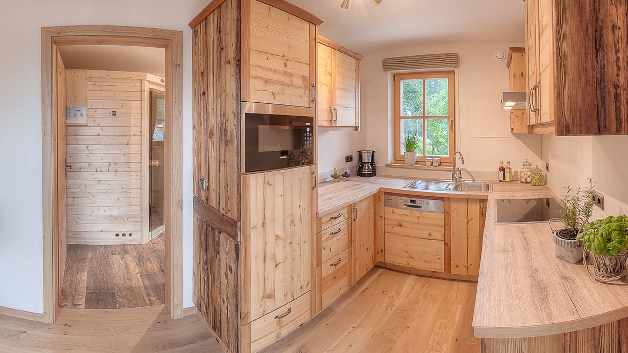 Vollausgestattete Küche in Altholzqualität Vollausgestattete Küche in Altholzqualität